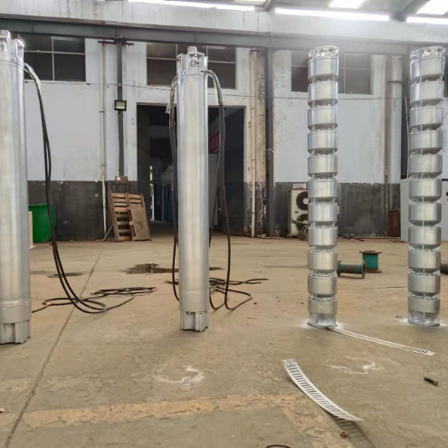 Bomba sumergible de acero inoxidable de 140 kW con 220 m de altura y 136 m³/h de caudal para aplicaciones en pozos profundos